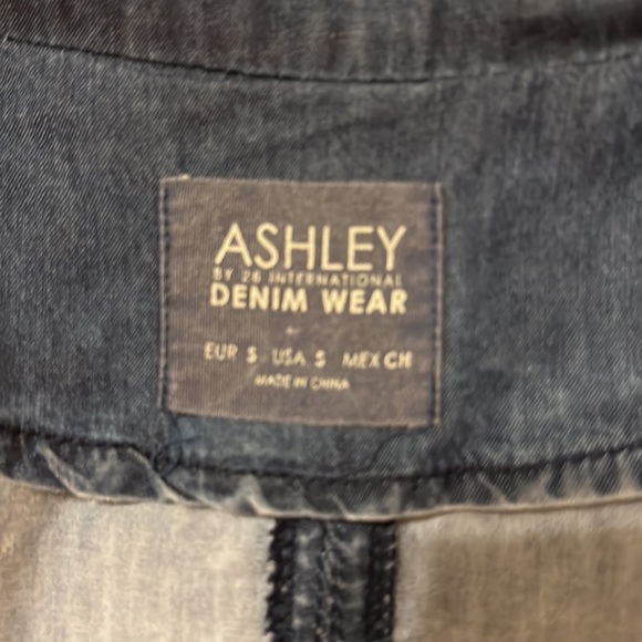 ASHLEY - Picture 8 of 8